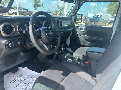 Used 2023 Jeep Wrangler Unlimited Sport AWD/4WD image 6