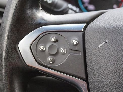 Used 2023 Chevrolet Traverse LT image 32