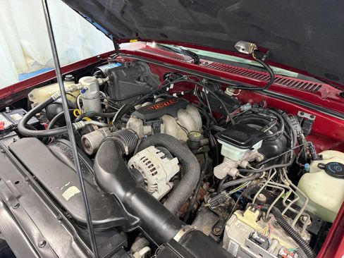 Used 1994 Chevrolet S10 Pickup 4WD 4-Door image 55