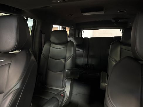 Used 2017 Cadillac Escalade ESV Platinum image 44