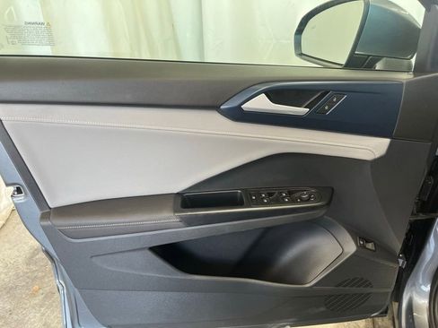 Certified 2024 Volkswagen Taos SE image 10