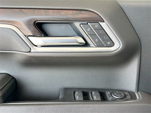 New 2026 GMC Sierra 1500 SLT image 13