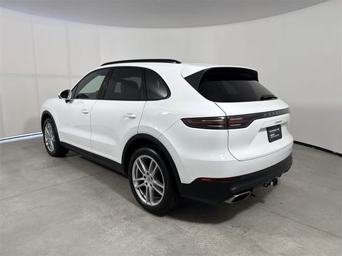 Certified 2022 Porsche Cayenne w/ Premium Package Plus image 3