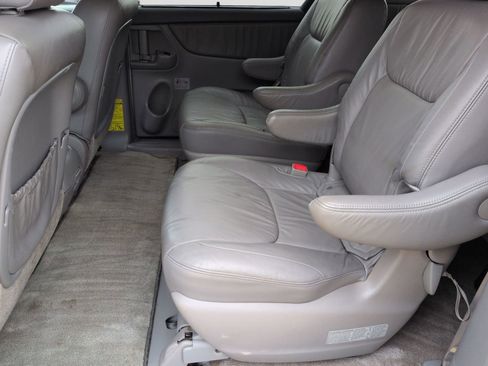 Used 2009 Toyota Sienna XLE image 21