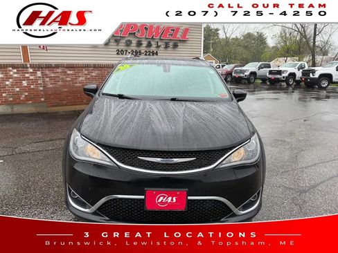 Used 2020 Chrysler Pacifica Touring-L FWD image 9