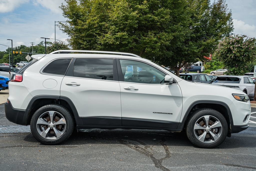 Used 2019 Jeep Cherokee Limited AWD/4WD image 3