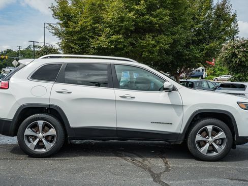 Used 2019 Jeep Cherokee Limited AWD/4WD image 3