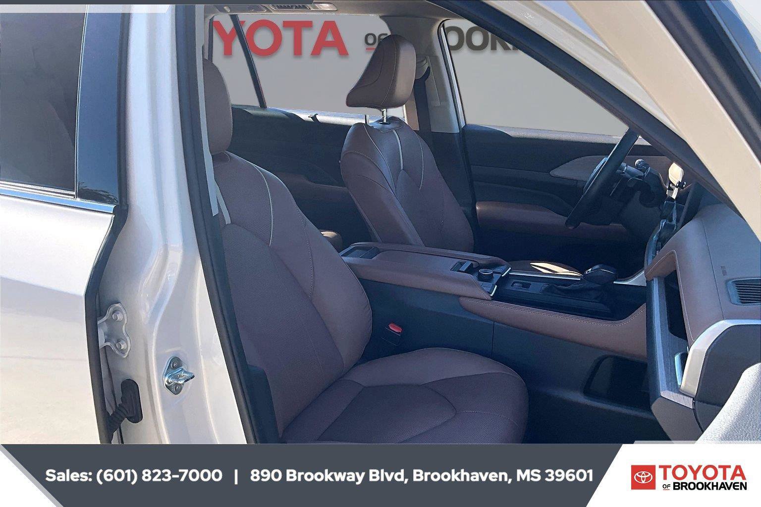 Used 2024 Toyota Grand Highlander AWD image 6