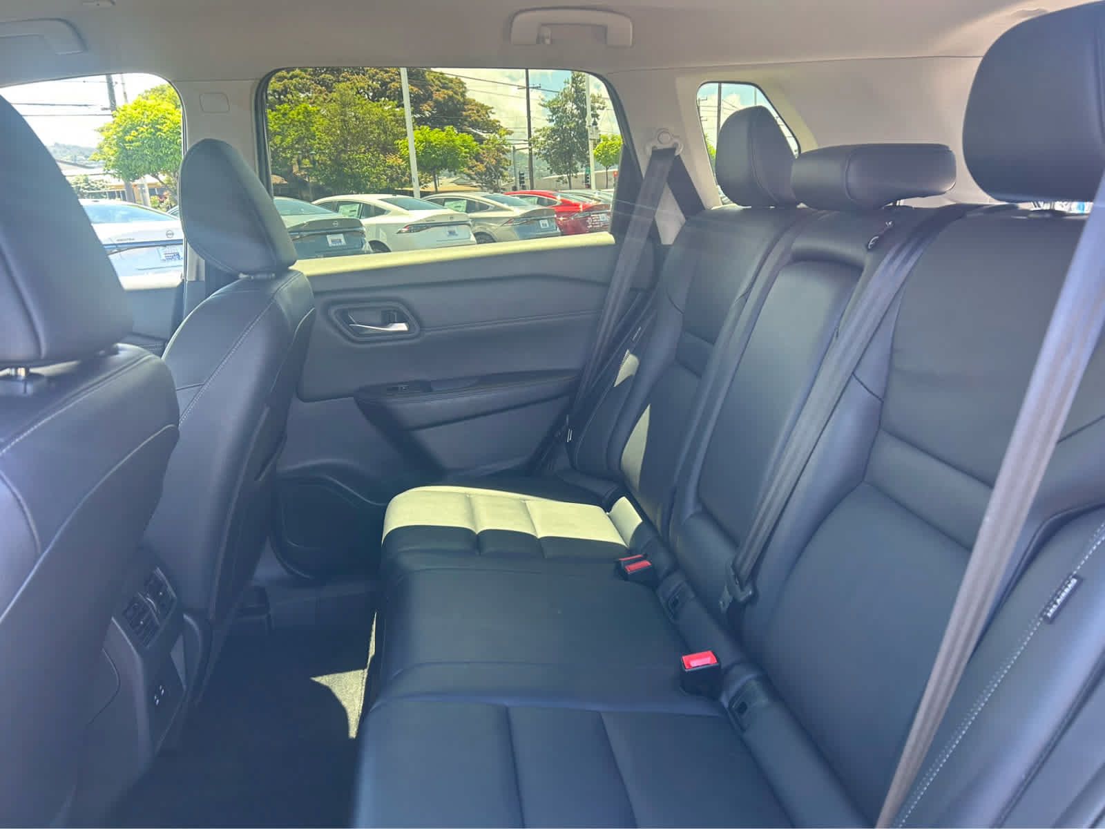 Used 2024 Nissan Rogue SL FWD image 9