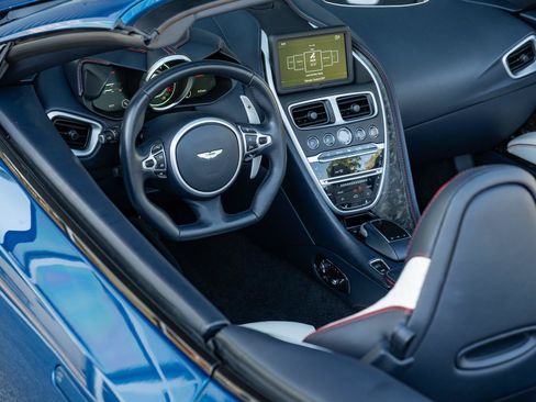 Used 2022 Aston Martin DBS Superleggera Volante RWD image 21
