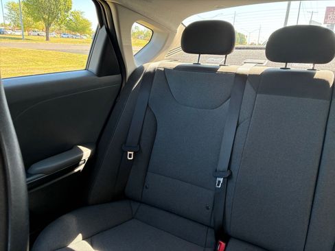 Used 2025 Kia K4 LXS image 38