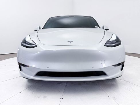 Used 2021 Tesla Model Y Long Range image 12