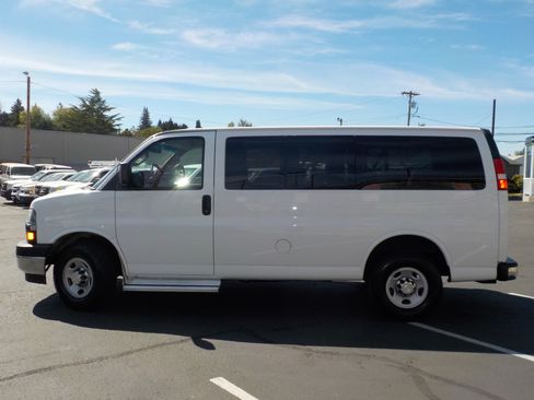 Used 2017 Chevrolet Express 3500 LT w/ LT Preferred Equipment Group RWD image 6