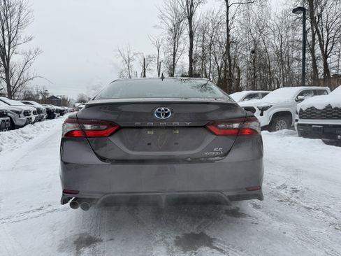 Used 2022 Toyota Camry SE image 9
