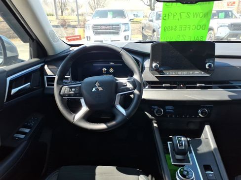 Used 2024 Mitsubishi Outlander SE AWD/4WD image 9