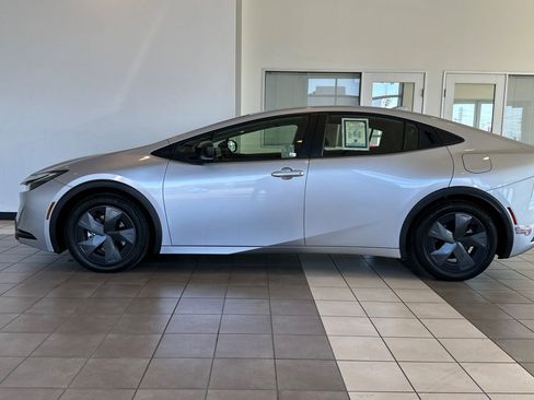Used 2024 Toyota Prius Prime SE image 7