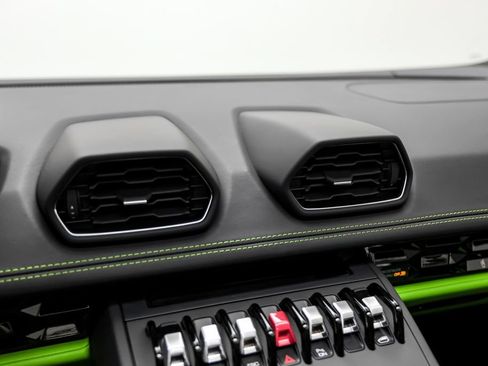 Used 2024 Lamborghini Huracan EVO AWD/4WD image 25