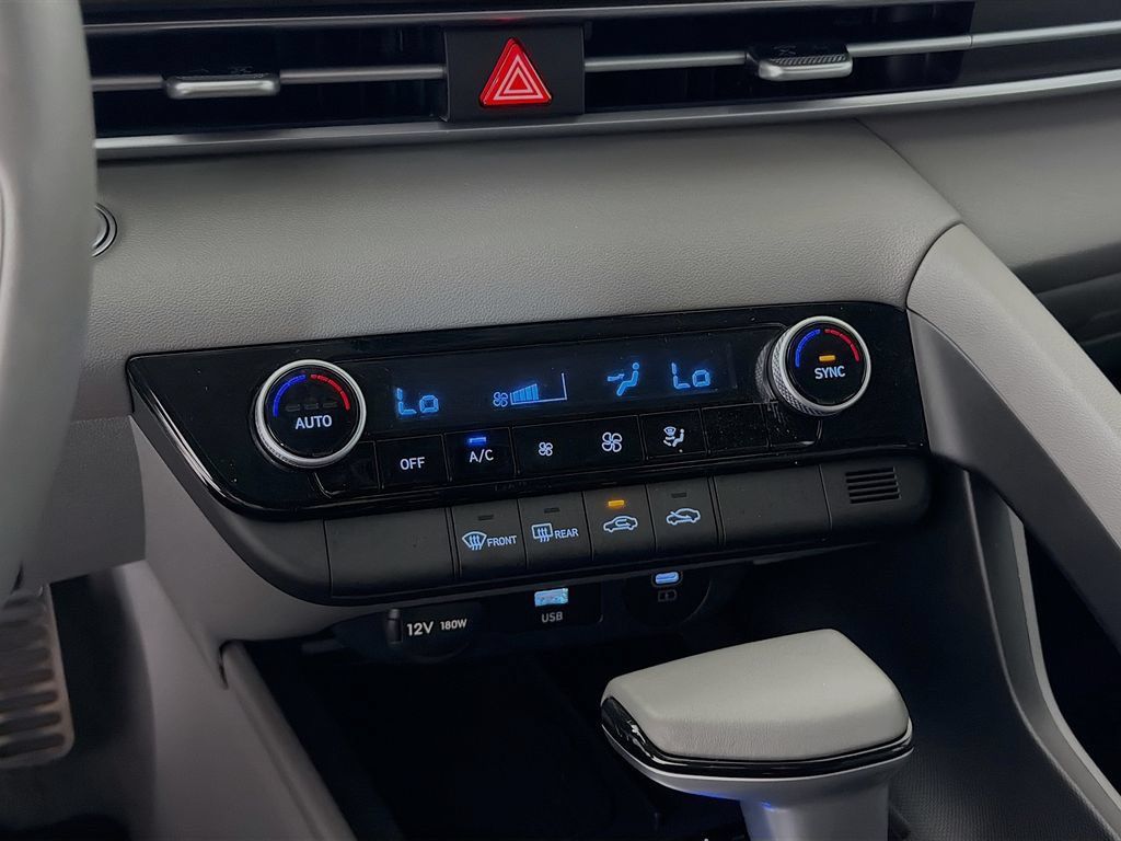 Used 2025 Hyundai Elantra Sport FWD image 18