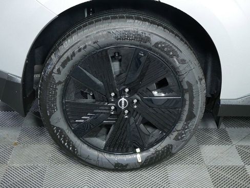 Used 2025 Nissan Murano SV image 11