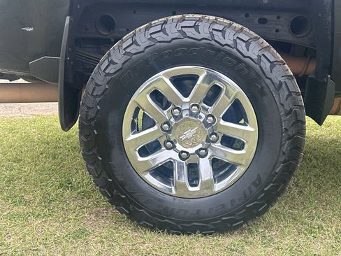 Used 2015 Chevrolet Silverado 2500 LTZ w/ LTZ Plus Package image 17