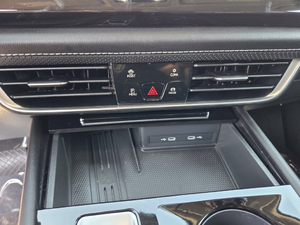Used 2025 Volkswagen Atlas SE AWD/4WD image 15