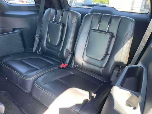 Used 2018 Ford Explorer Limited w/ Equipment Group 301A FWD image 7
