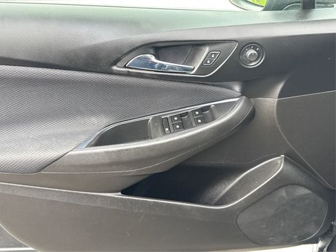 Used 2018 Chevrolet Cruze LT w/ Convenience Package FWD image 21