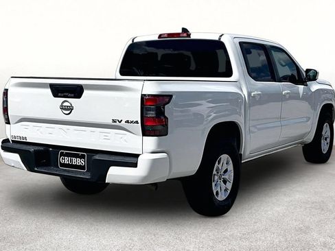 Used 2024 Nissan Frontier SV AWD/4WD image 2