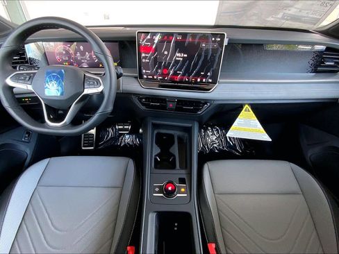 New 2026 Volkswagen Tiguan SE R-Line FWD image 5