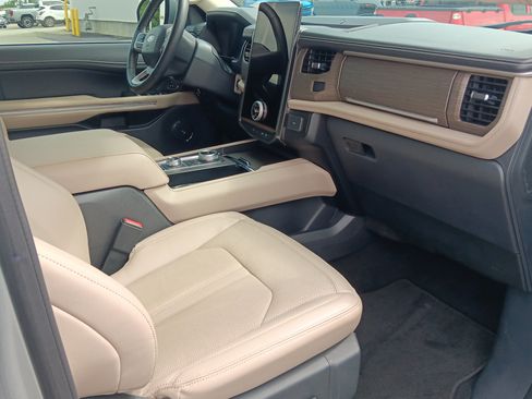 Used 2024 Ford Expedition Limited AWD/4WD image 19