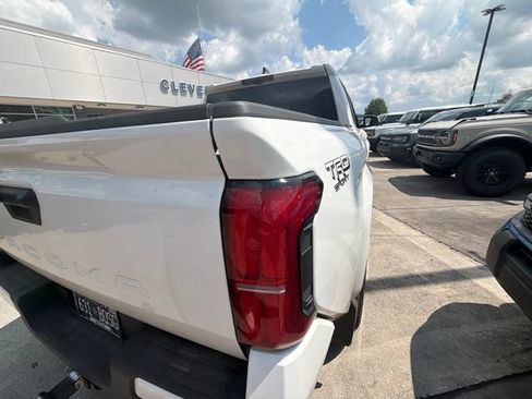 Used 2025 Toyota Tacoma TRD Sport AWD/4WD image 39