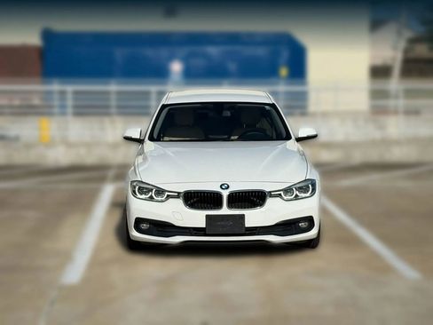 Used 2018 BMW 320i xDrive Sedan image 2