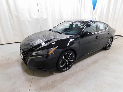 Used 2024 Nissan Altima 2.5 SR image 16