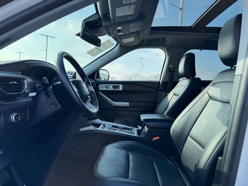 Certified 2022 Ford Explorer Limited w/ Equipment Group 301A image 29