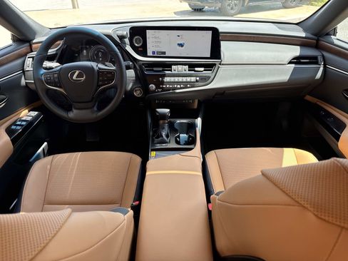 Used 2025 Lexus ES 300h w/ Premium Package FWD image 20