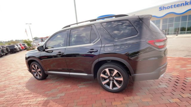 Certified 2025 Honda Pilot Touring image 7