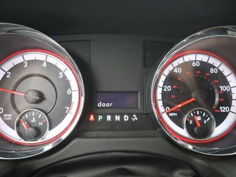 Used 2018 Dodge Grand Caravan SXT FWD image 32