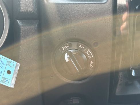 Used 2015 Nissan Titan SV w/ SV Value Truck Package AWD/4WD image 25