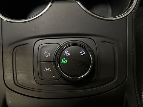 Used 2024 GMC Terrain SLE image 22