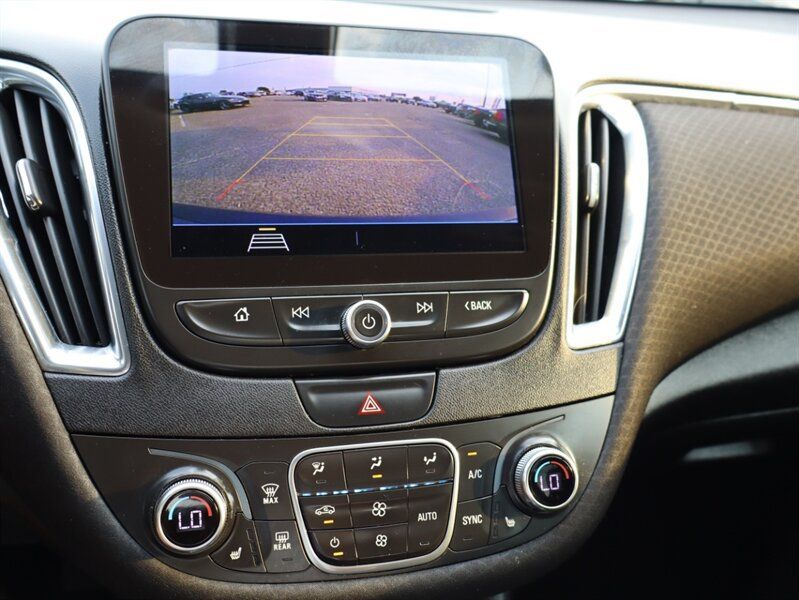 Used 2019 Chevrolet Malibu LT FWD image 11