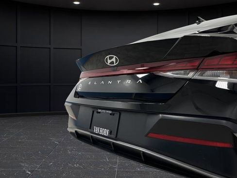 Used 2024 Hyundai Elantra SEL w/ Convenience Package image 31