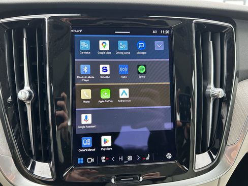 Used 2023 Volvo S60 T8 Plus image 12