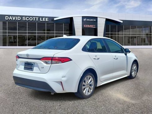 Used 2023 Toyota Corolla LE w/ LE Convenience Package FWD image 4