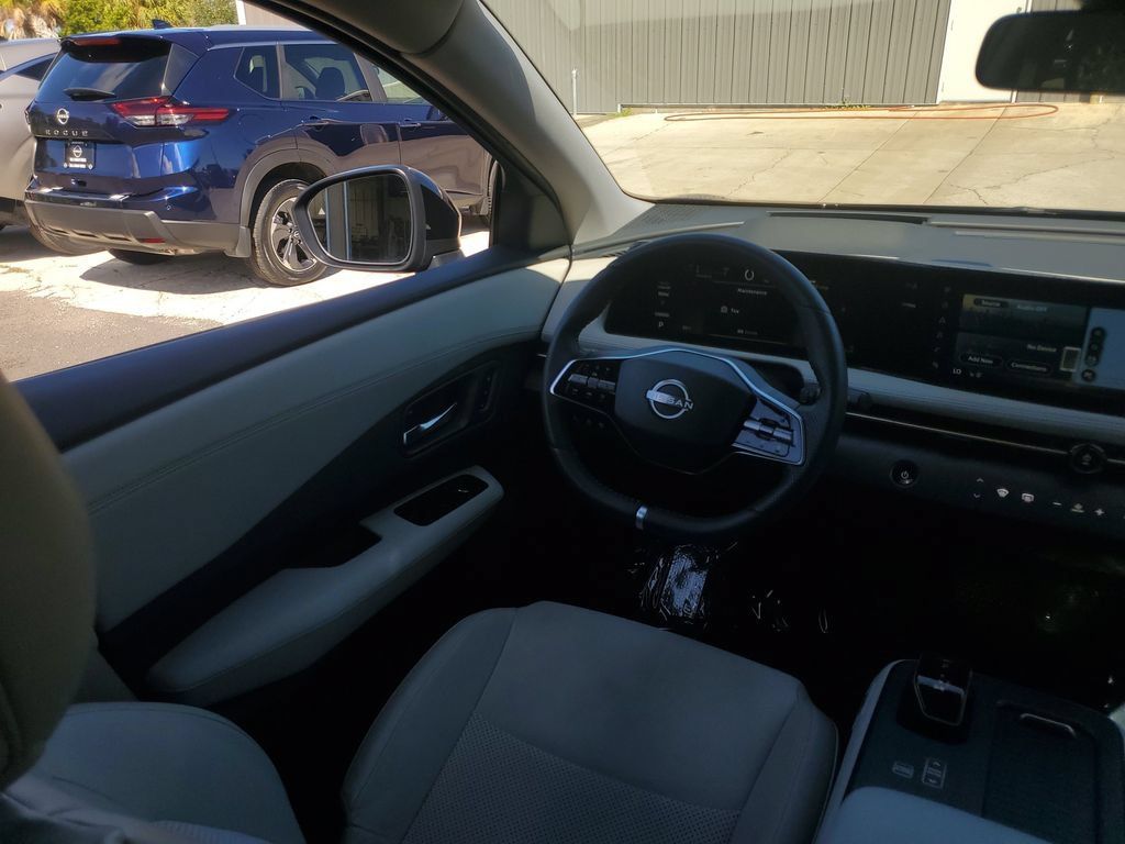 Used 2024 Nissan Ariya AWD image 23