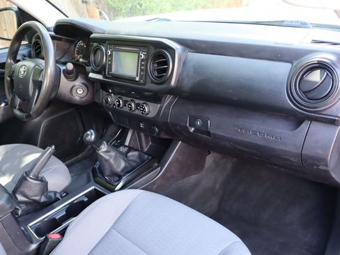 Used 2016 Toyota Tacoma SR AWD/4WD image 16