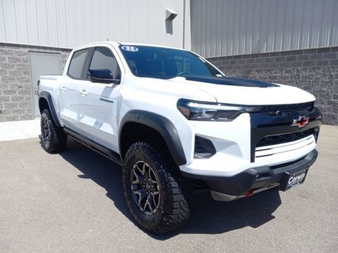 Used 2025 Chevrolet Colorado ZR2 w/ Technology Package AWD/4WD image 2