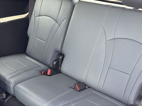 Certified 2024 Buick Enclave Essence AWD/4WD image 18