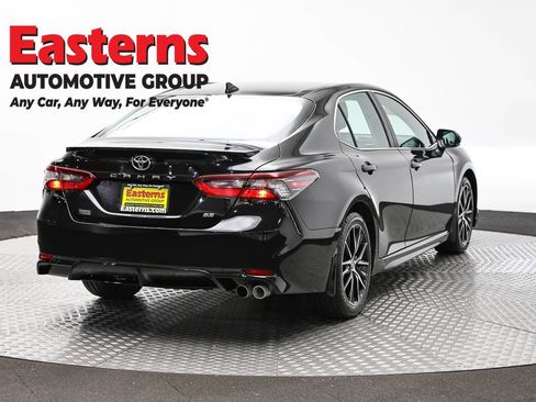 Used 2024 Toyota Camry SE w/ Cold Weather Package FWD image 5