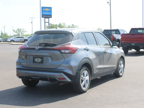 Used 2021 Nissan Kicks S image 9