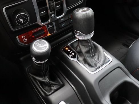 Used 2024 Jeep Wrangler Unlimited Sport AWD/4WD image 19